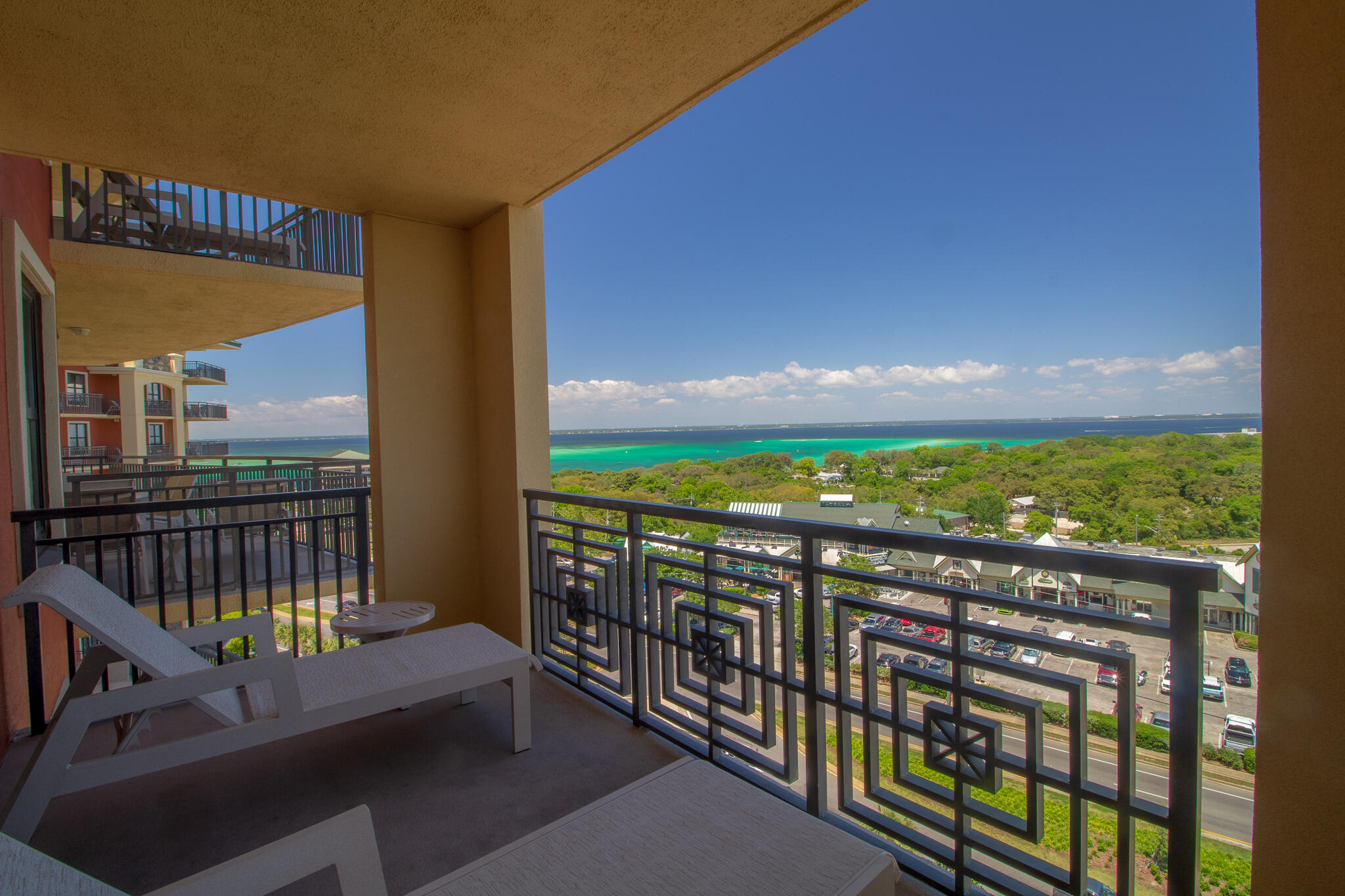 EMERALD GRANDE - Residential