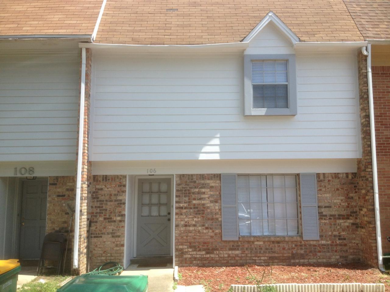 VERY NICE SPACIOUS TOWNHOME IN SUMMERWINDS T/H OFF JAMES LEE ROAD. CENTRALLY LOCATED IN FT WALTON BEACH. EASY COMMUTE TO ALL AREA BASES, SCHOOLS, SHOPPING, DINING AND AREA BEACHES. CALL FOR SHOWING INFO. SMALL FENCED BACKYARD. LARGE BEDROOMS. SEPERATE LIVINGROOM AND DINING ROOM. LAUNDRY ROOM IN ATTACHED STORAGE ROOM. 1 pet may be allowed upon approval