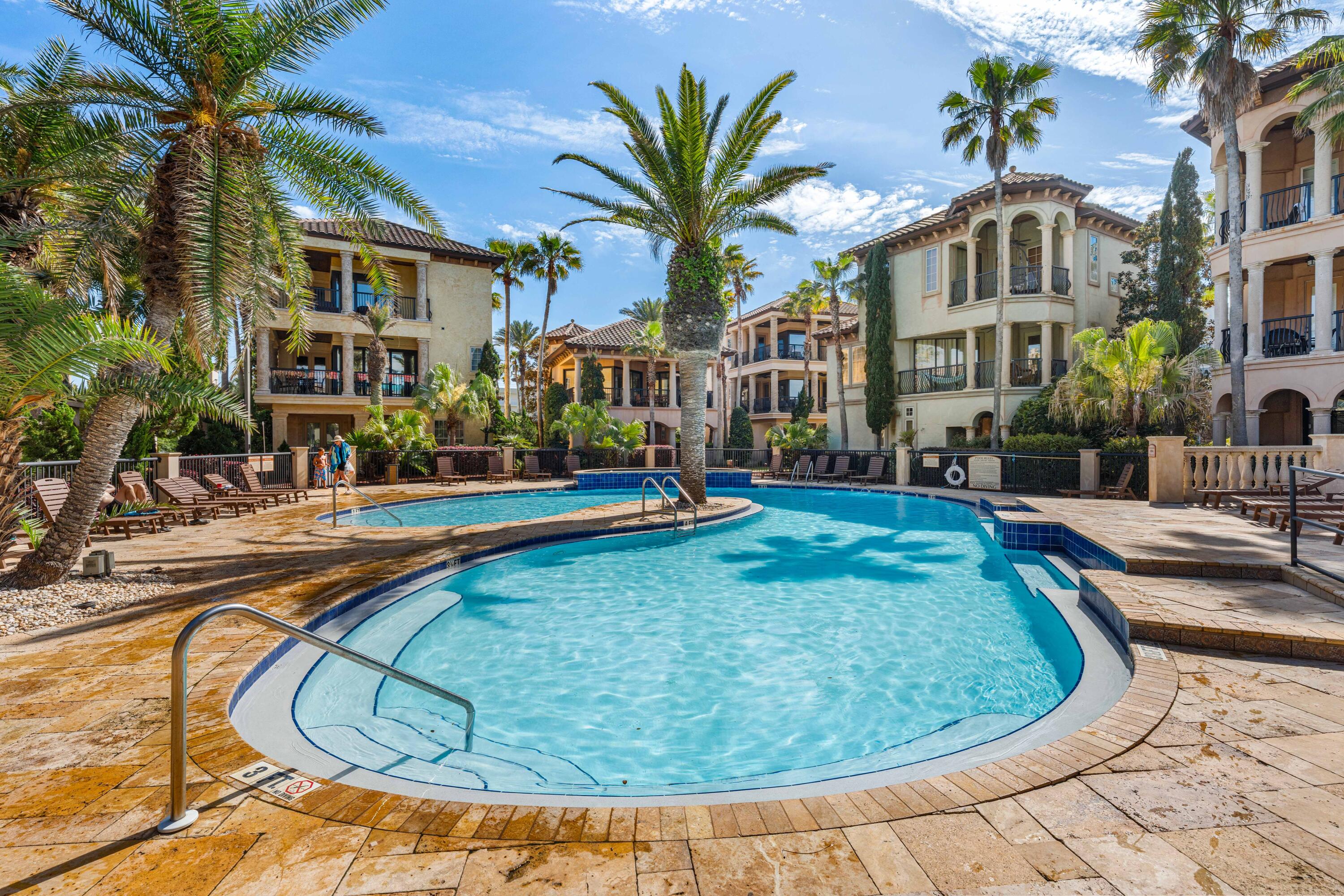 SAINT TROPEZ - Residential