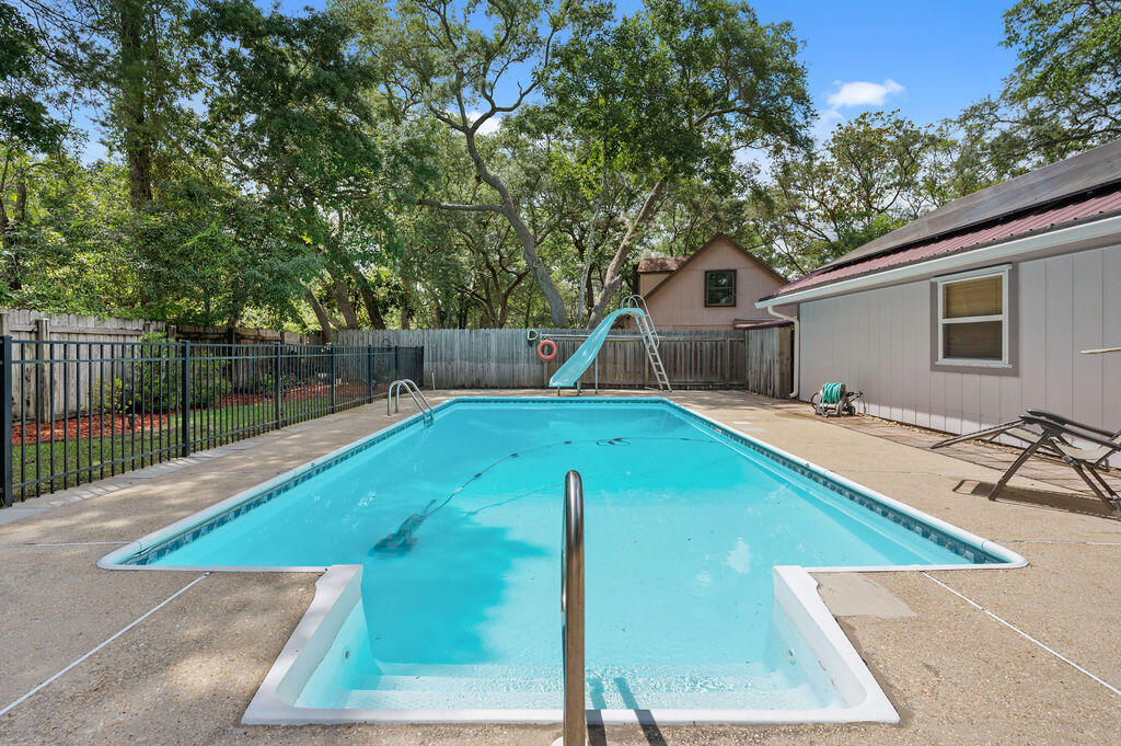 PINEWOOD ESTATES - Residential