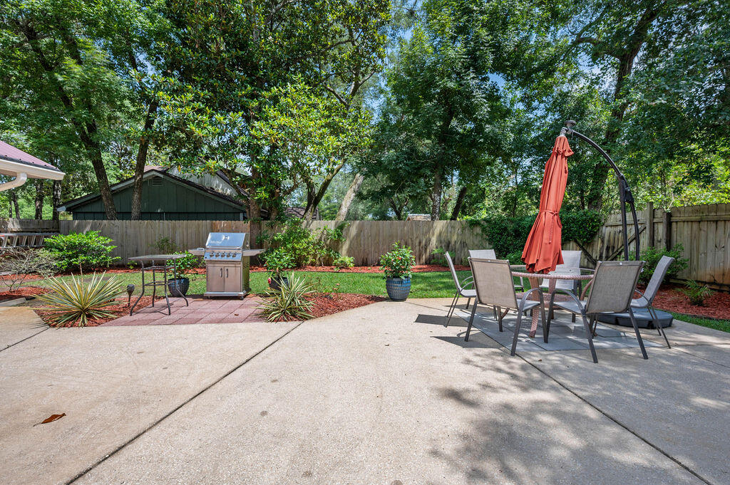 PINEWOOD ESTATES - Residential