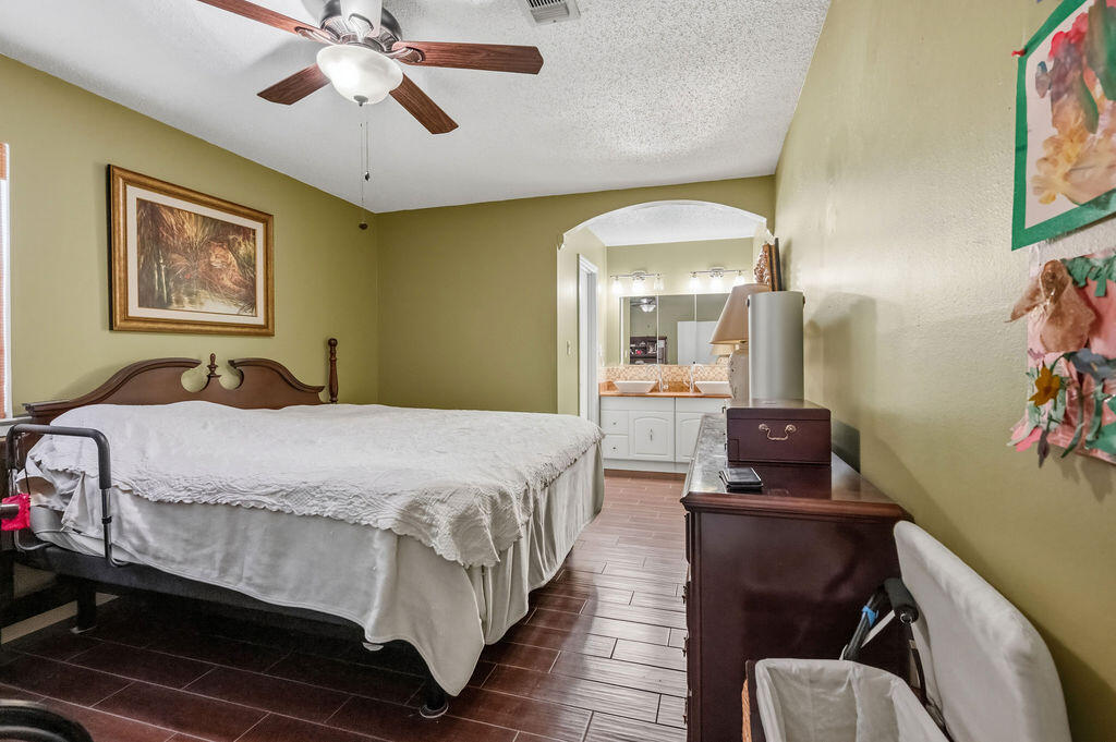 PINEWOOD ESTATES - Residential