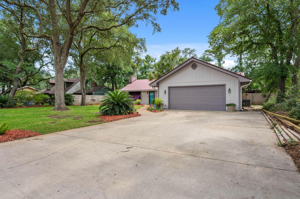 PINEWOOD ESTATES - Residential