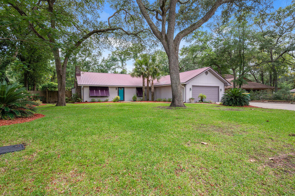 PINEWOOD ESTATES - Residential
