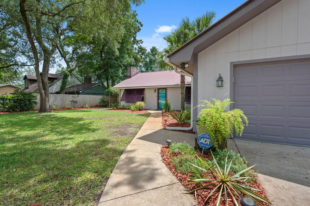 PINEWOOD ESTATES - Residential