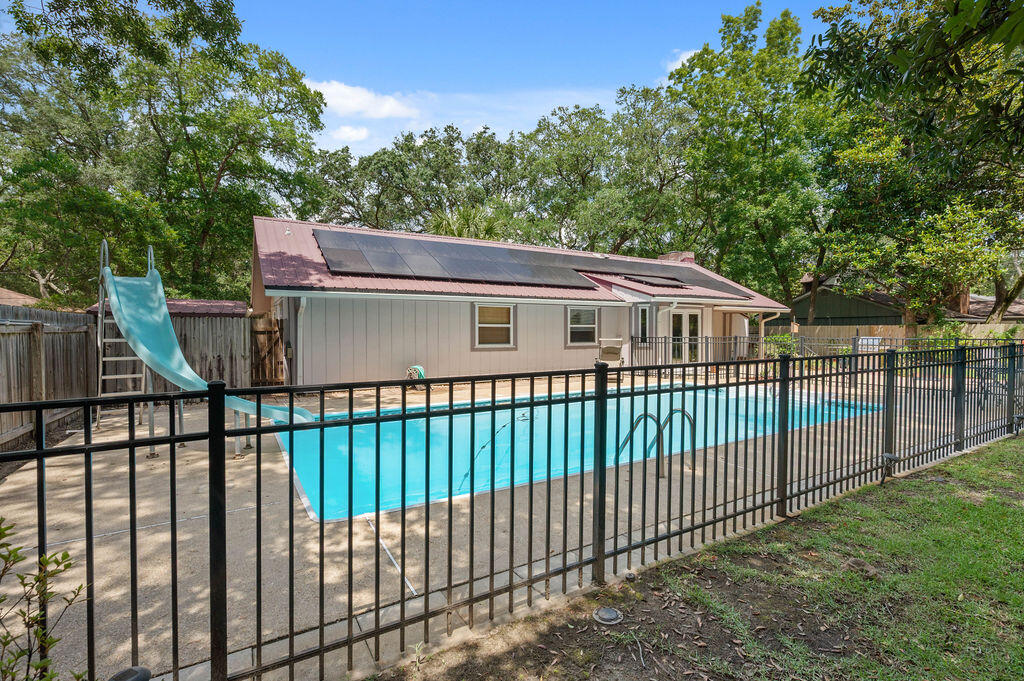 PINEWOOD ESTATES - Residential