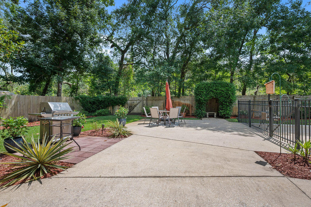 PINEWOOD ESTATES - Residential