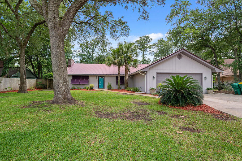 PINEWOOD ESTATES - Residential