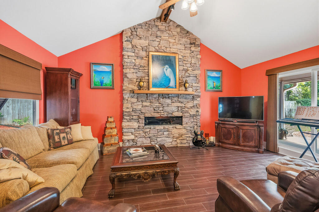 PINEWOOD ESTATES - Residential