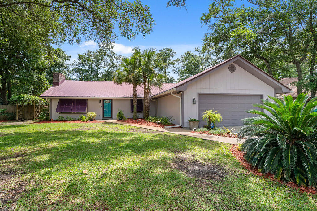 PINEWOOD ESTATES - Residential