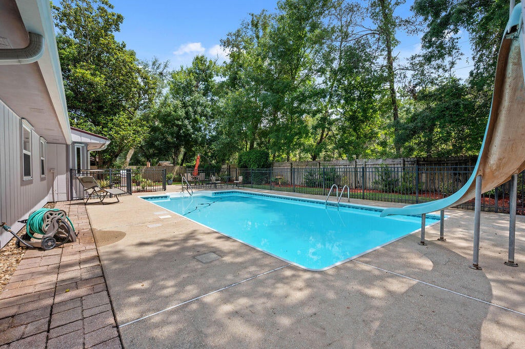 PINEWOOD ESTATES - Residential