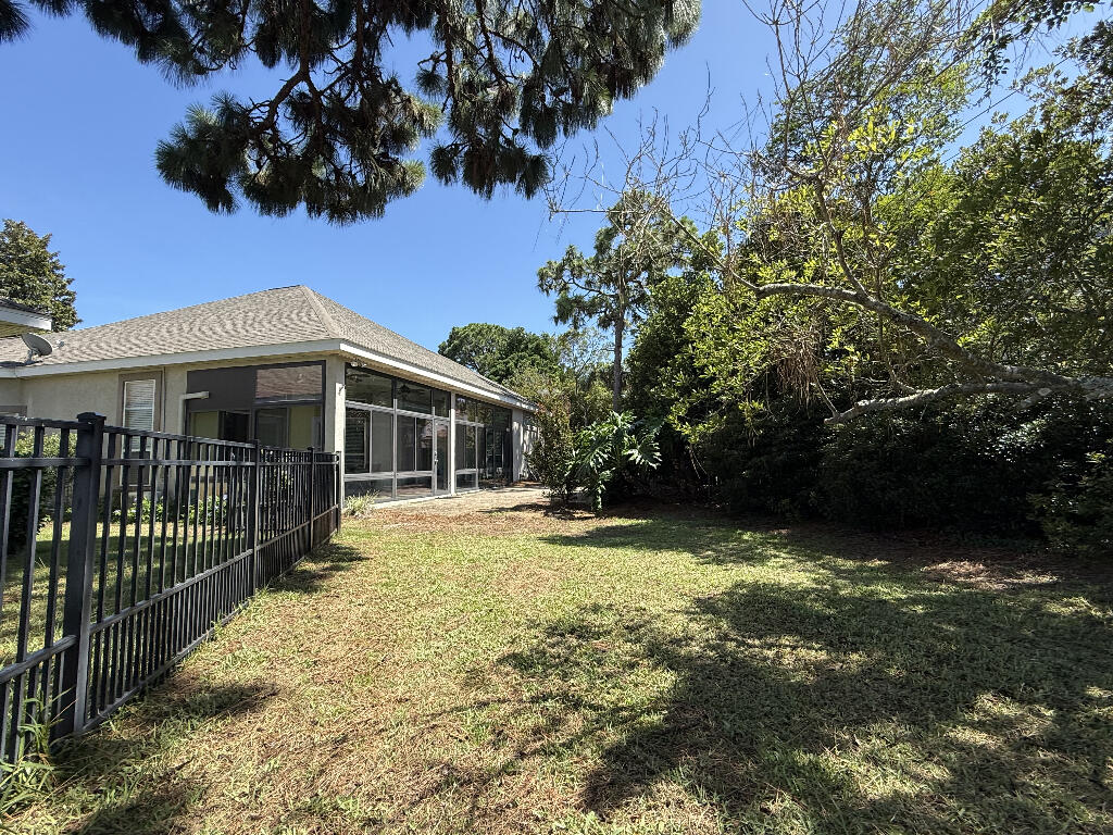 EMERALD LAKES PH I LOT 10 BLK H - Residential