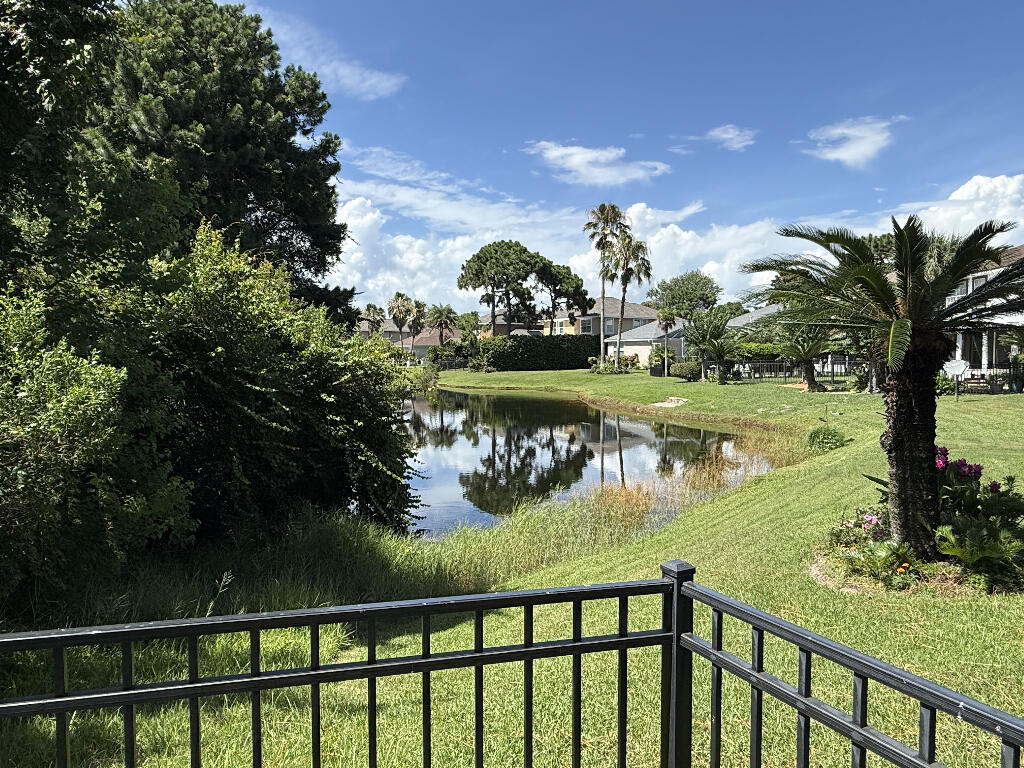 EMERALD LAKES PH I LOT 10 BLK H - Residential