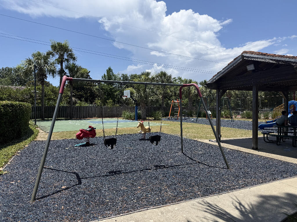 EMERALD LAKES PH I LOT 10 BLK H - Residential