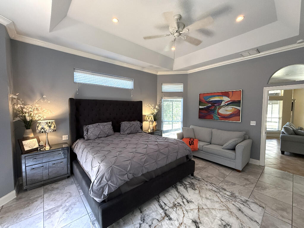 EMERALD LAKES PH I LOT 10 BLK H - Residential