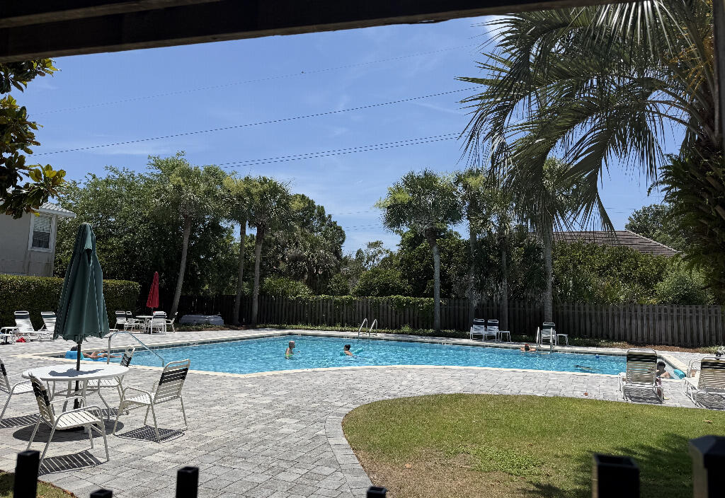 EMERALD LAKES PH I LOT 10 BLK H - Residential