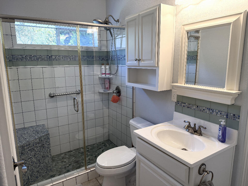 EMERALD LAKES PH I LOT 10 BLK H - Residential