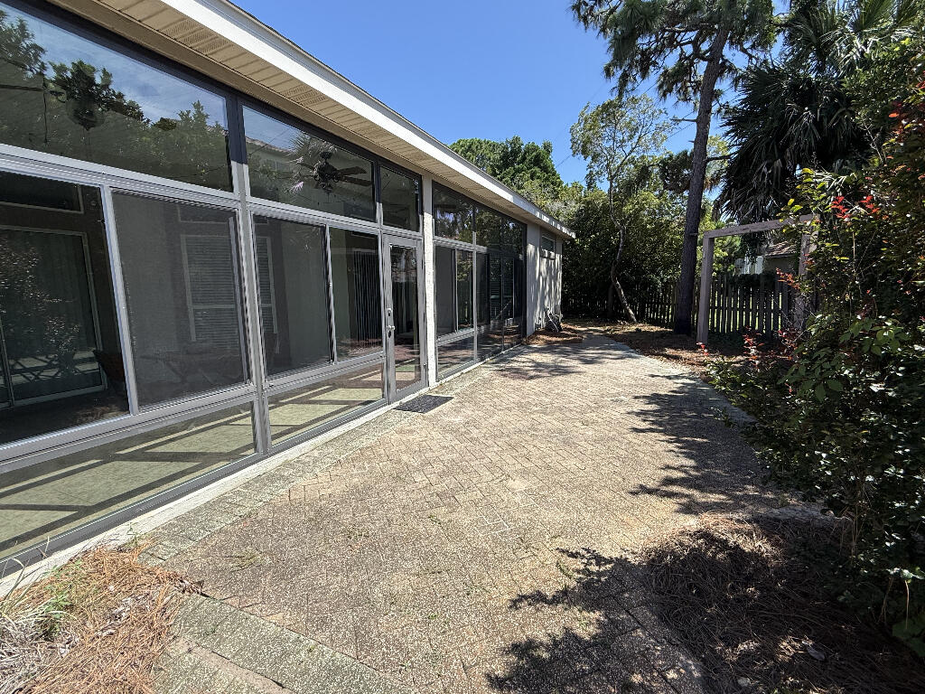 EMERALD LAKES PH I LOT 10 BLK H - Residential
