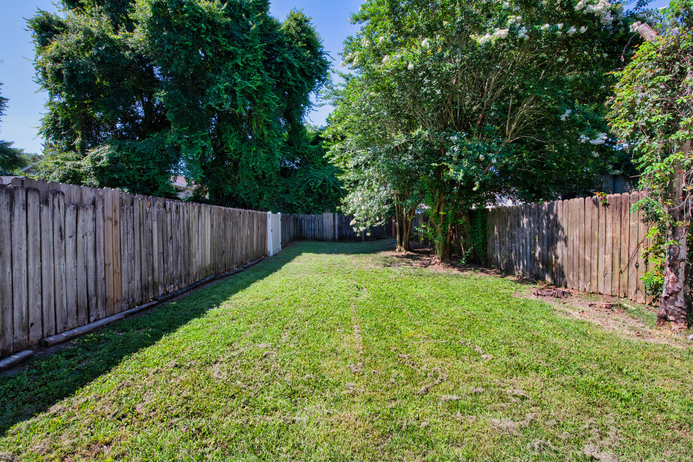 AZALEA GARDENS 1ST ADDN - Residential