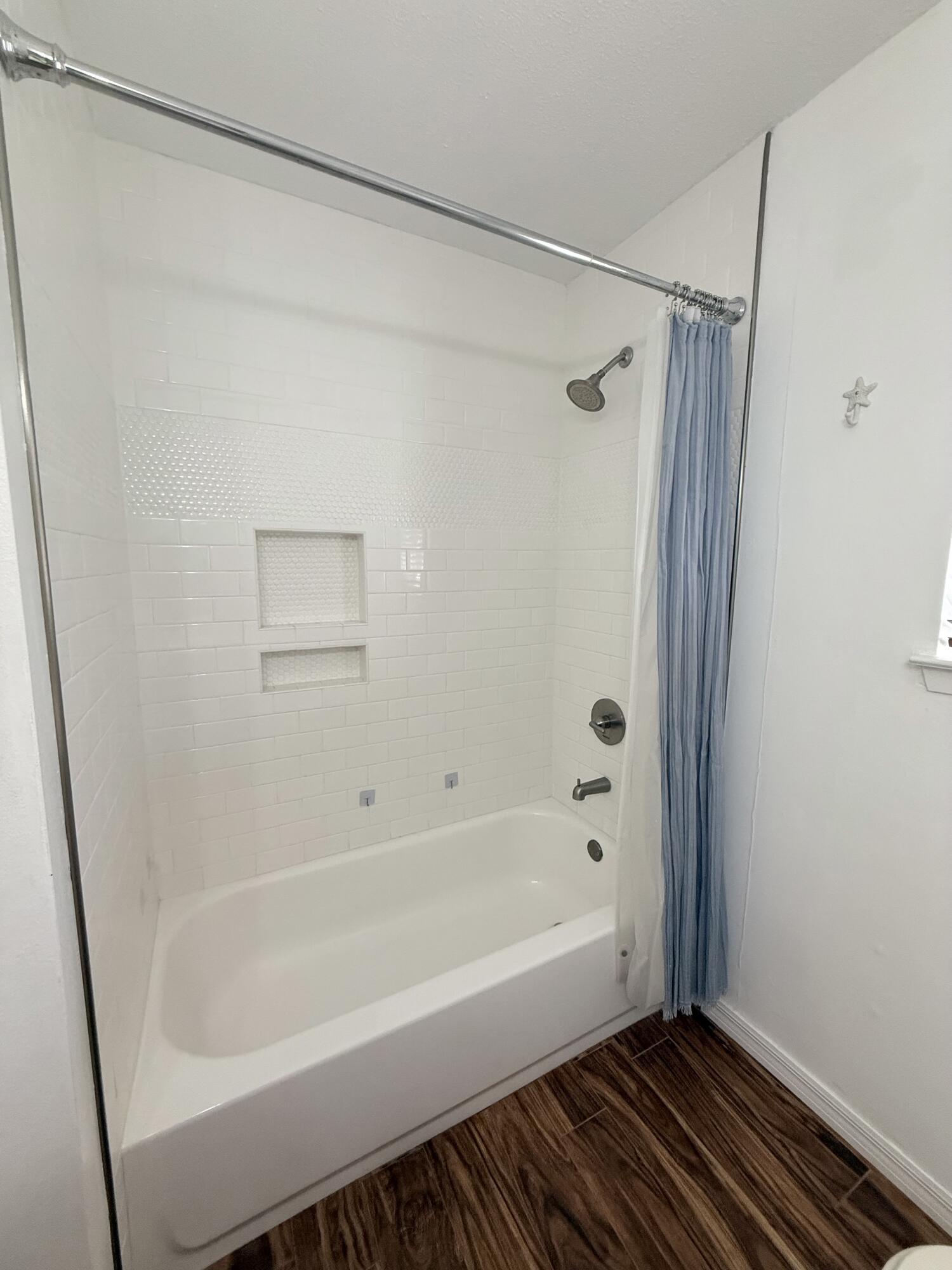 TANGLEWOOD S/D 1ST ADDN - Residential Lease
