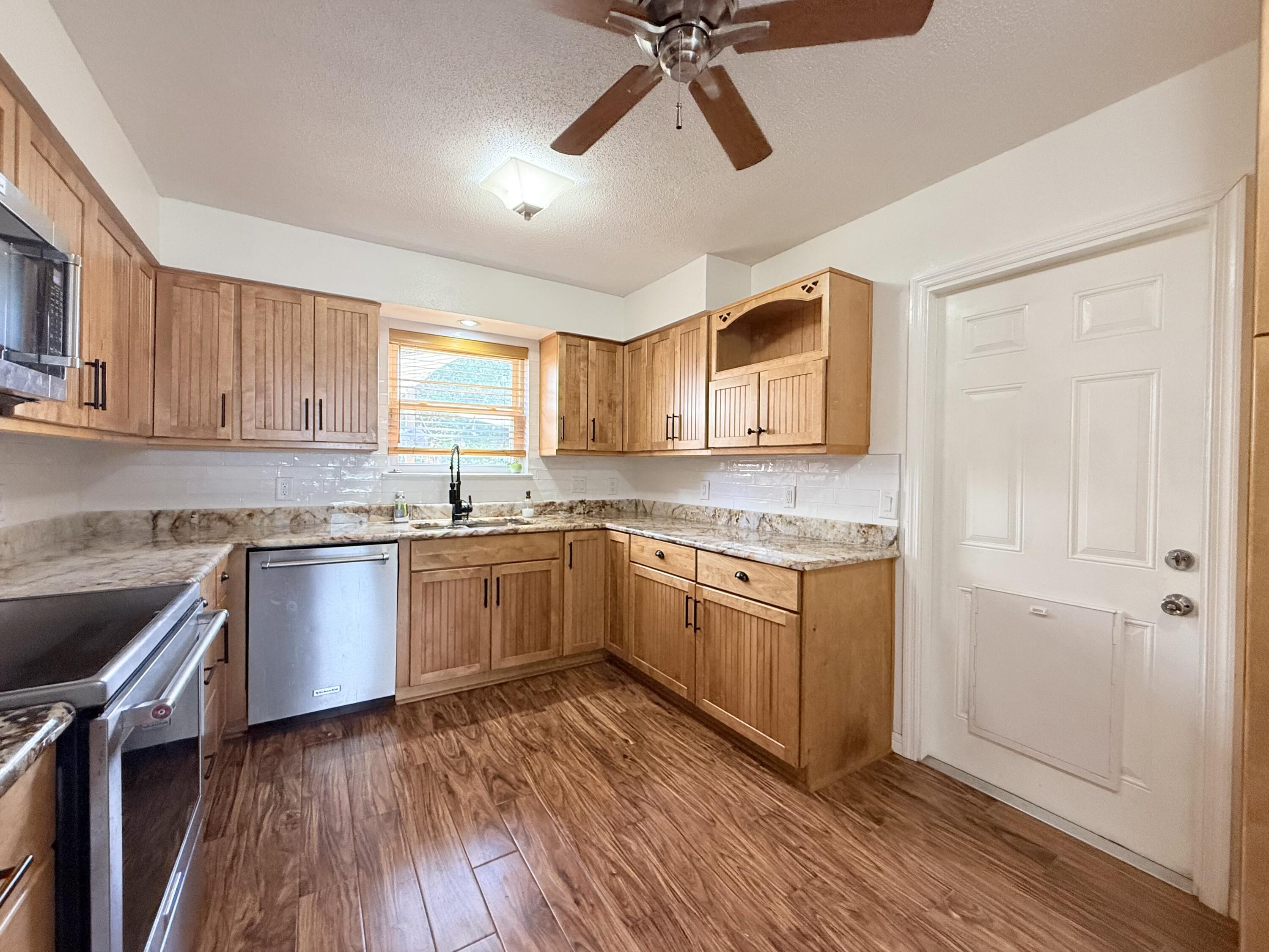 TANGLEWOOD S/D 1ST ADDN - Residential Lease
