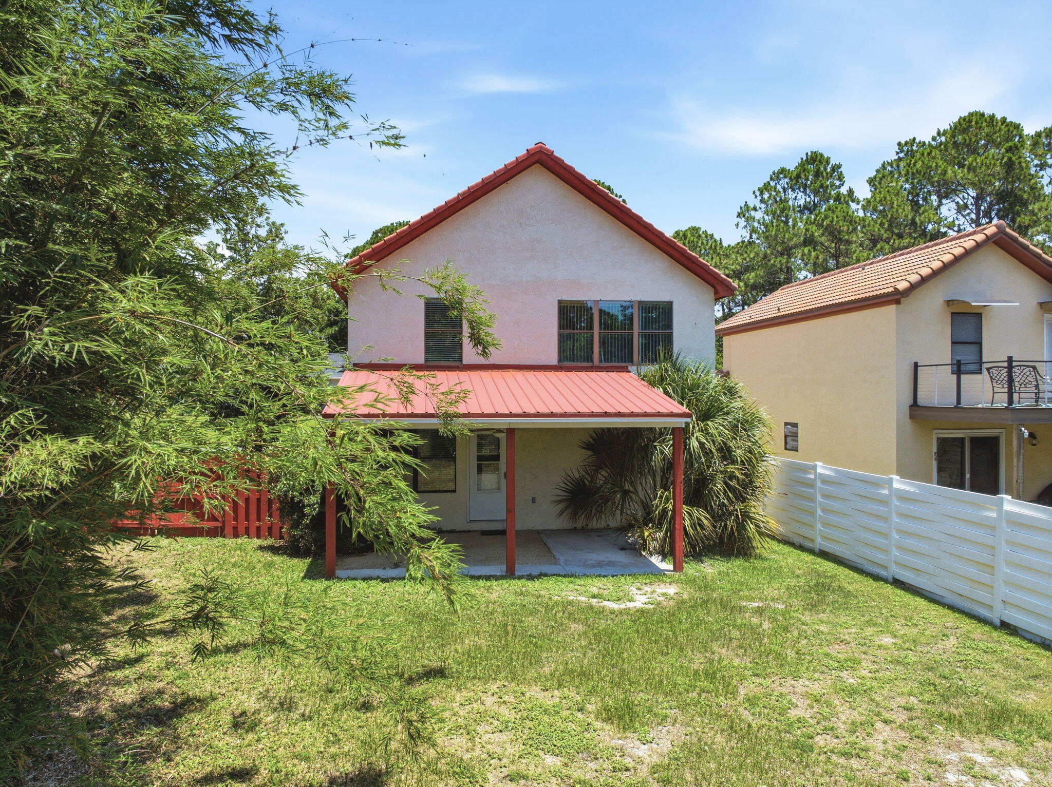 SMUGGLERS COVE - Residential