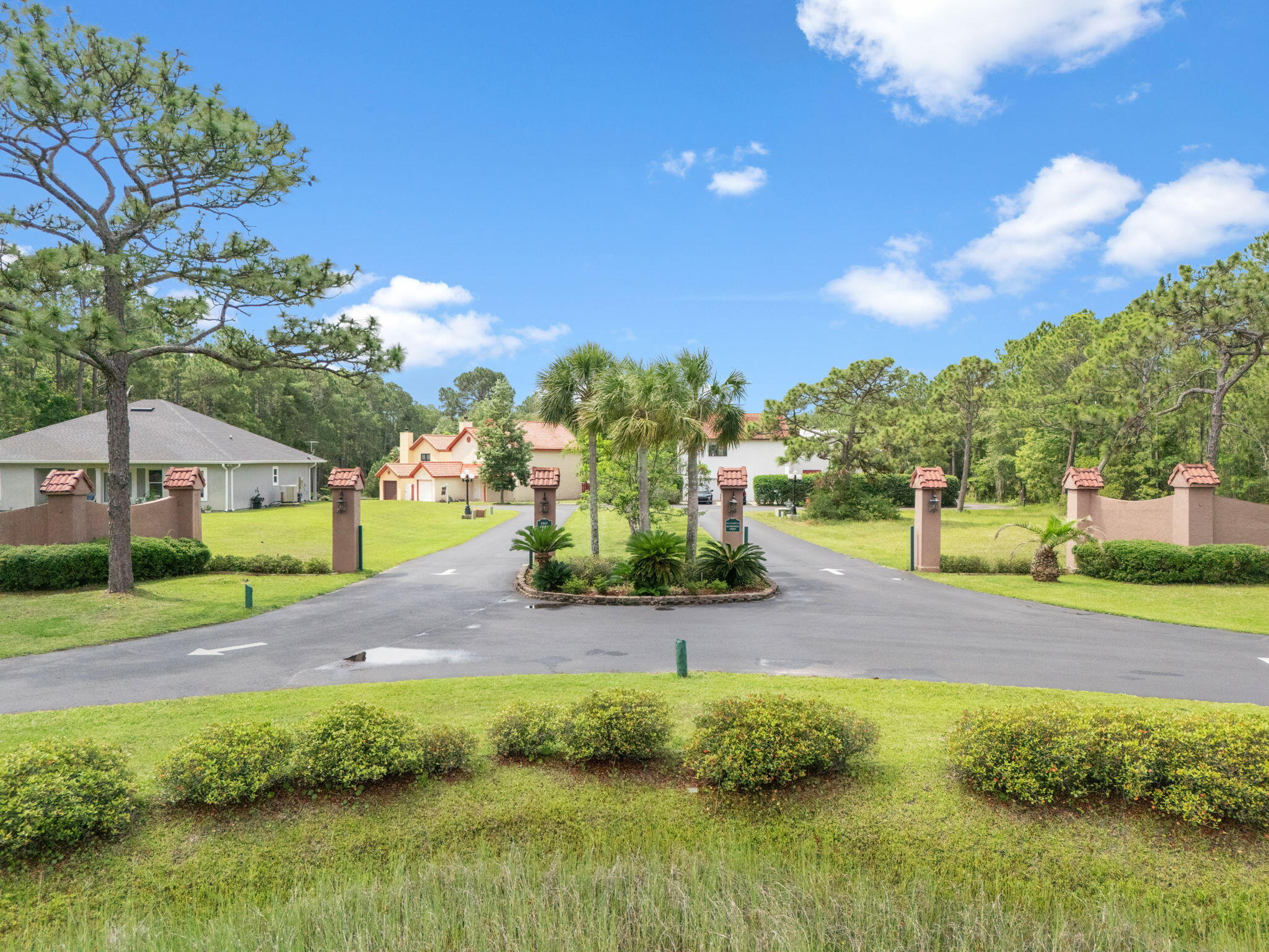 SMUGGLERS COVE - Residential