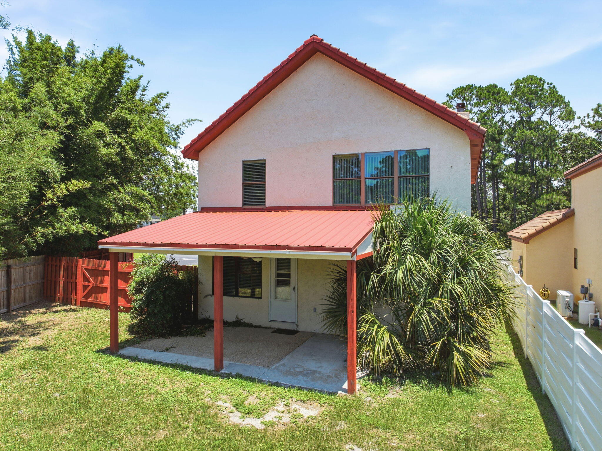 SMUGGLERS COVE - Residential