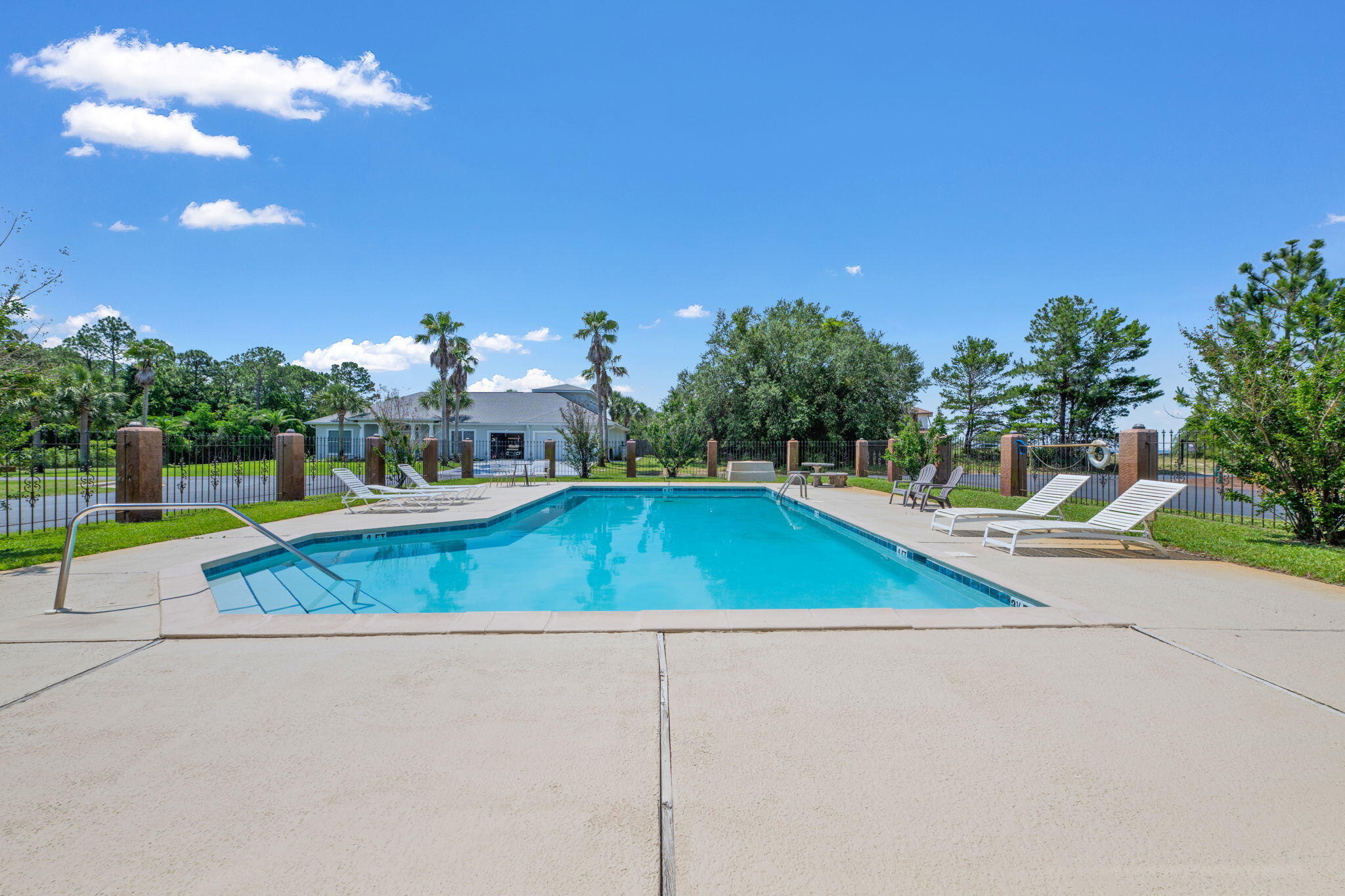 SMUGGLERS COVE - Residential