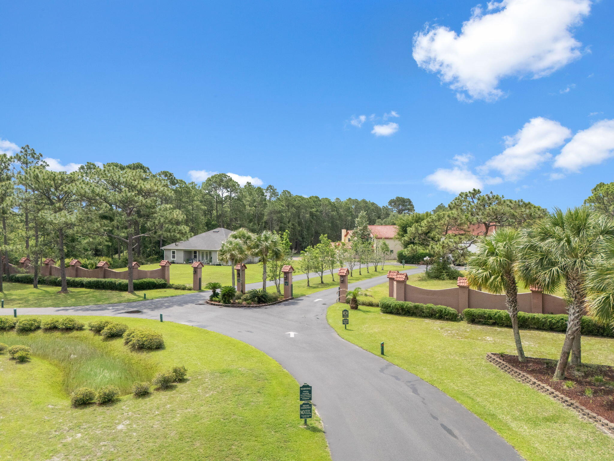 SMUGGLERS COVE - Residential
