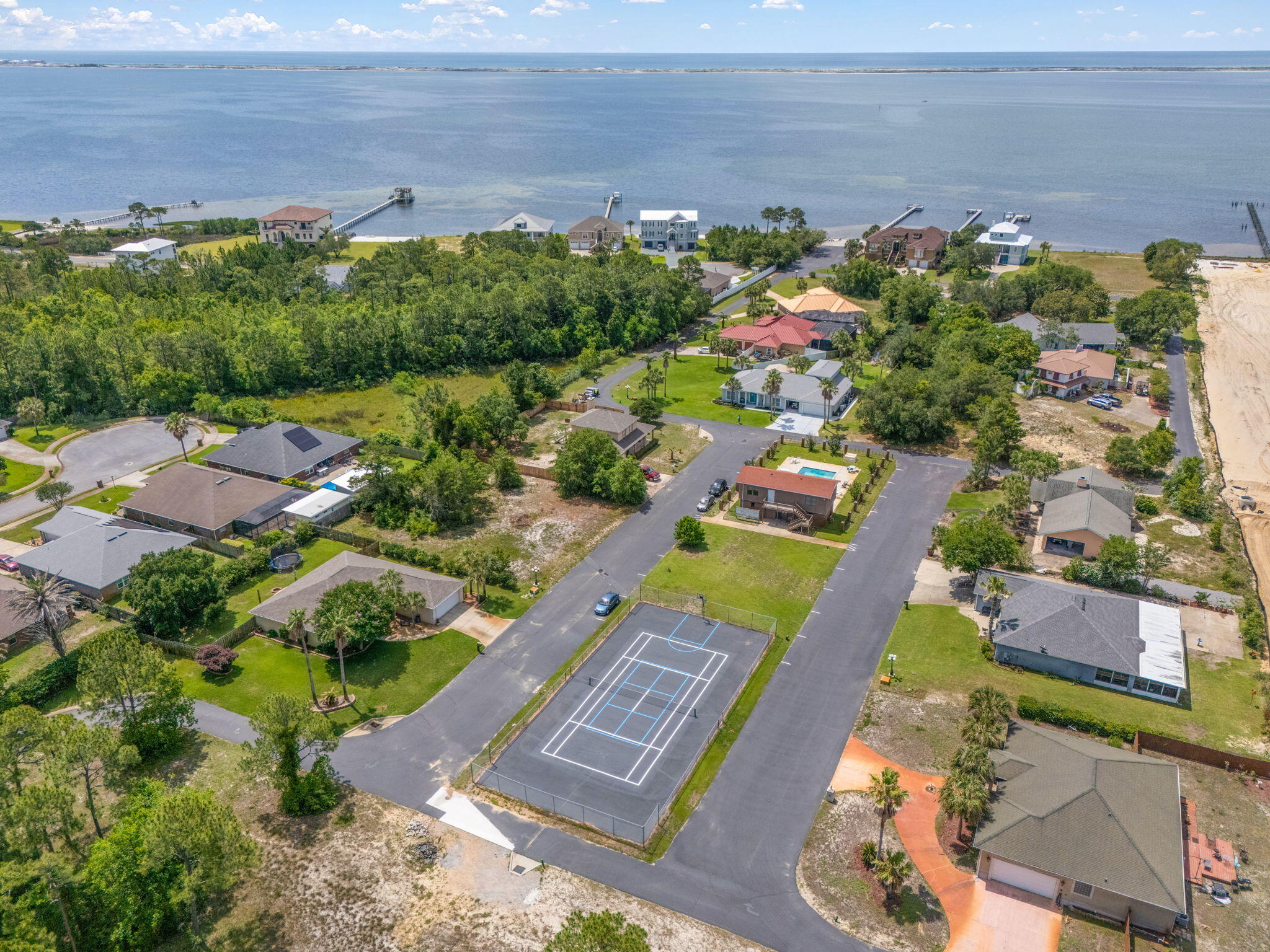 SMUGGLERS COVE - Residential