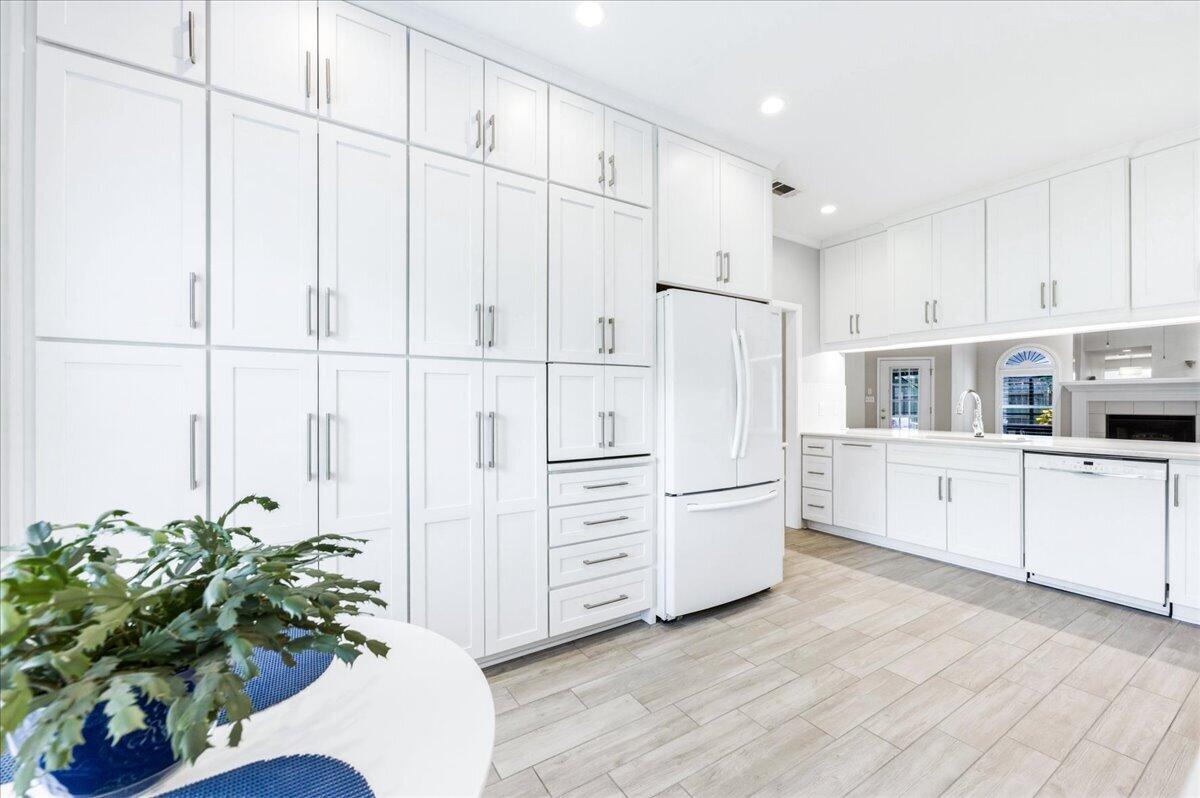 ENCLAVE EAST - Residential