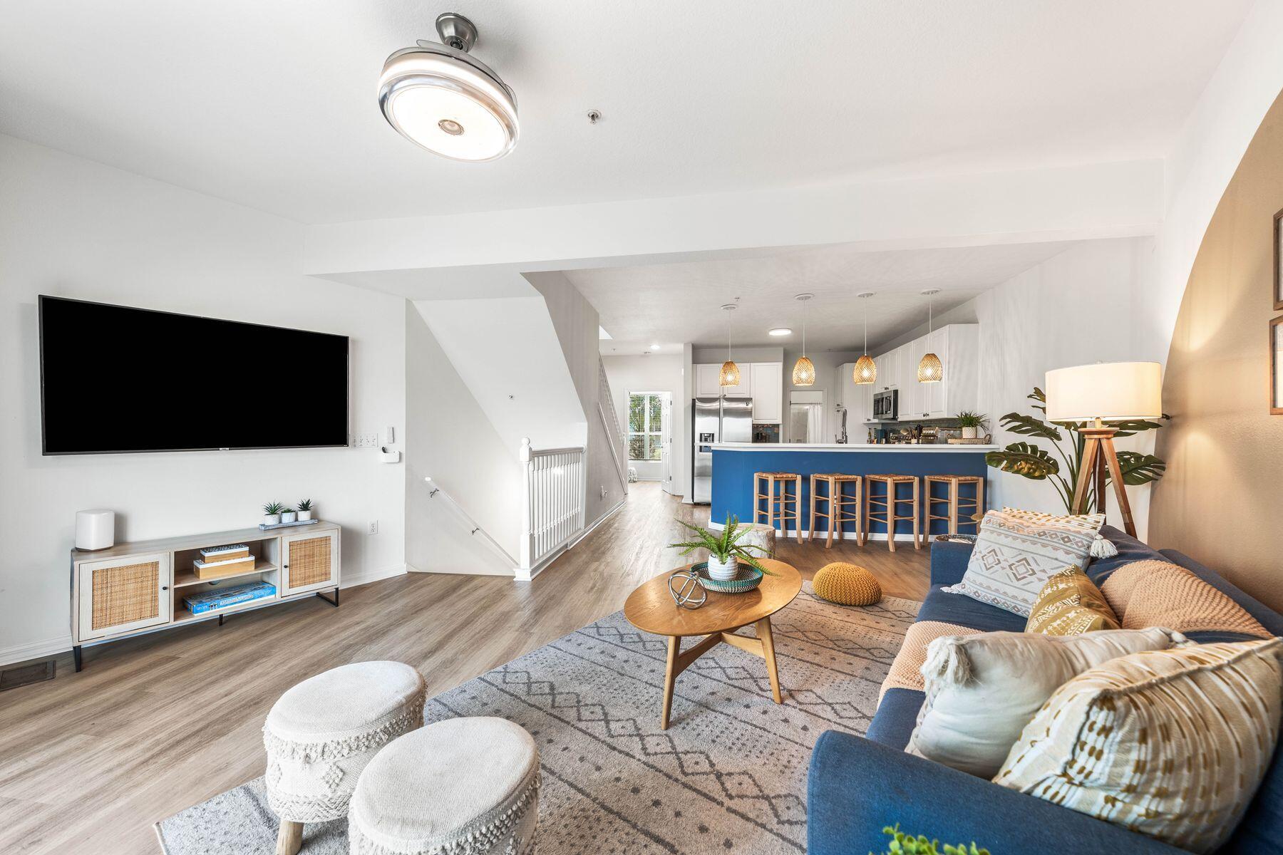 BEACH POINTE T/H - Residential