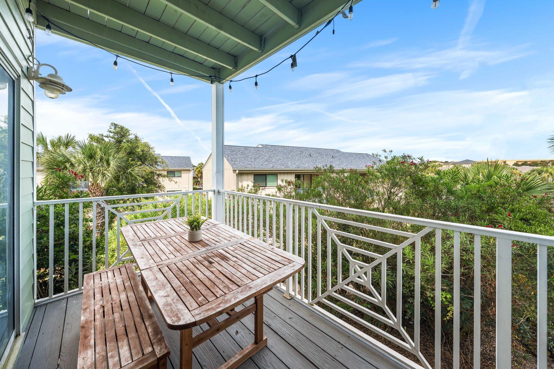 BEACH POINTE T/H - Residential