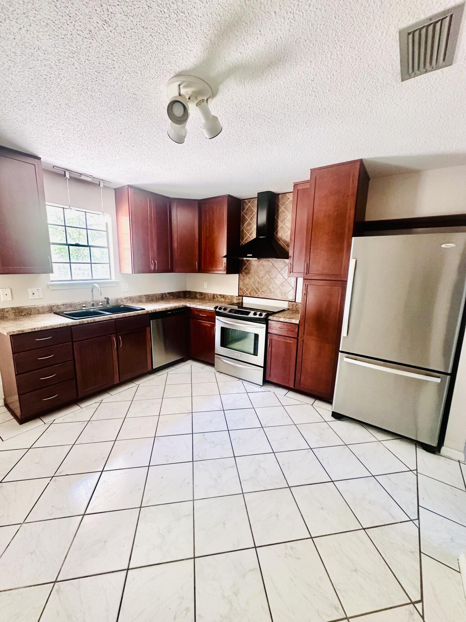 SEA HILLS 2ND - Residential