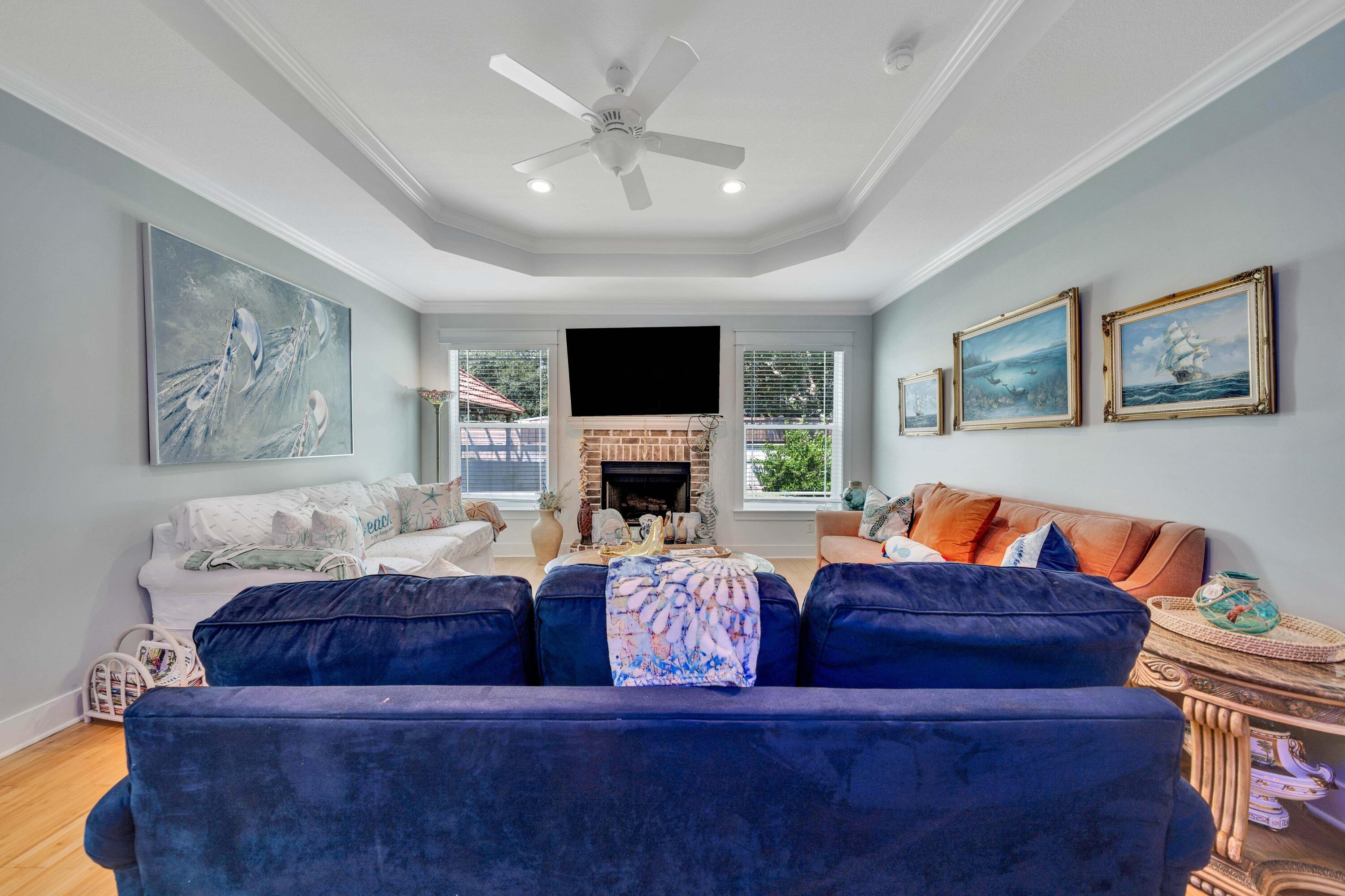 LAGUNA BEACH ESTATES 10TH ADDN - Residential