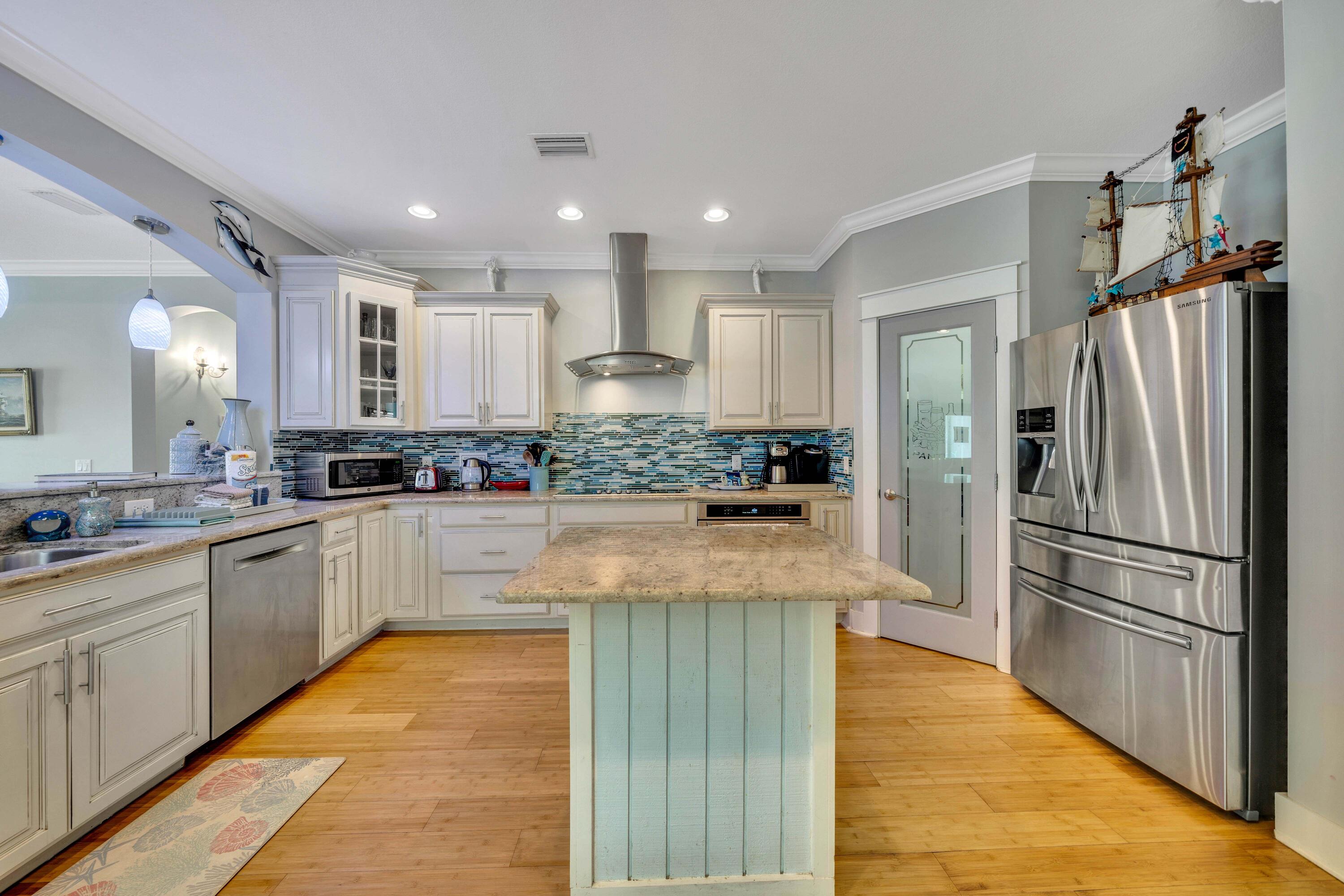LAGUNA BEACH ESTATES 10TH ADDN - Residential