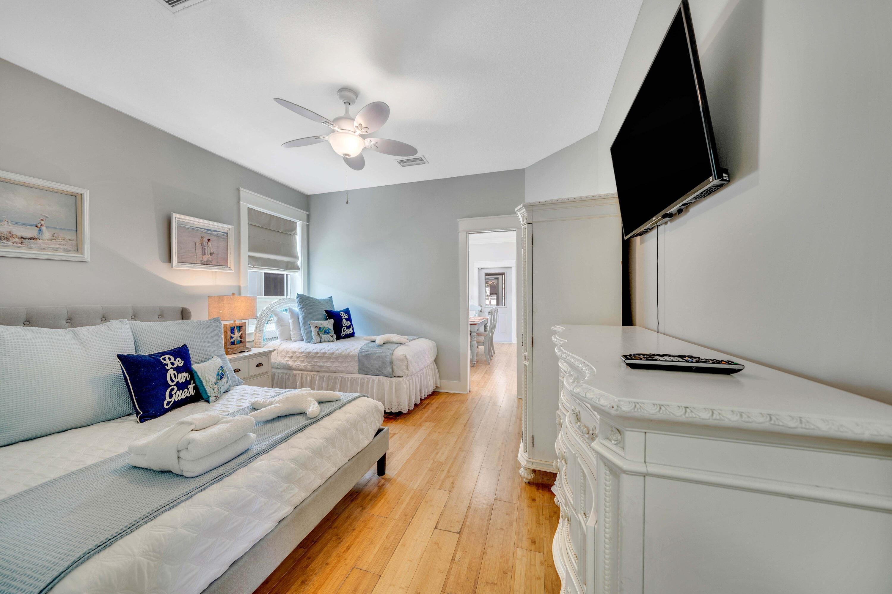 LAGUNA BEACH ESTATES 10TH ADDN - Residential