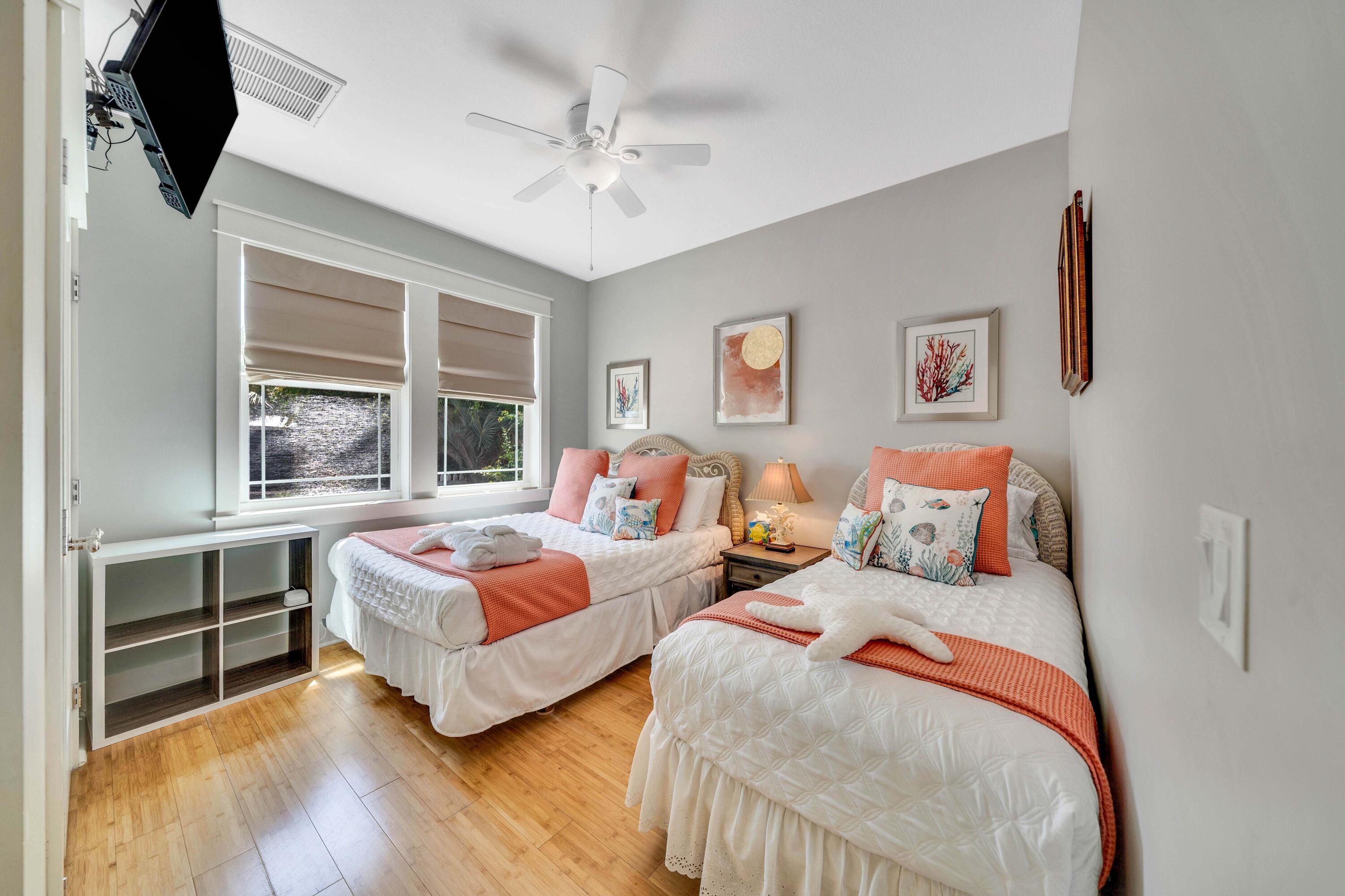 LAGUNA BEACH ESTATES 10TH ADDN - Residential