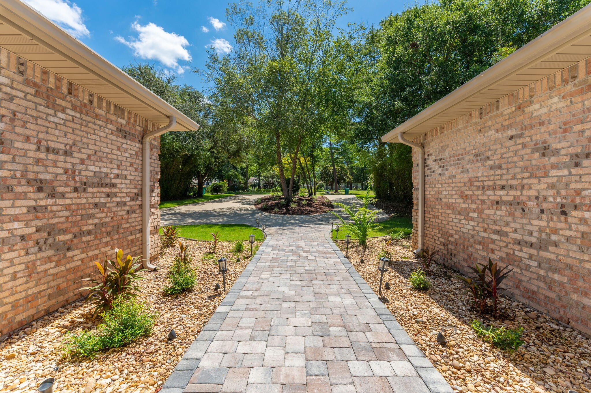 WOODLAND SHORES - Residential