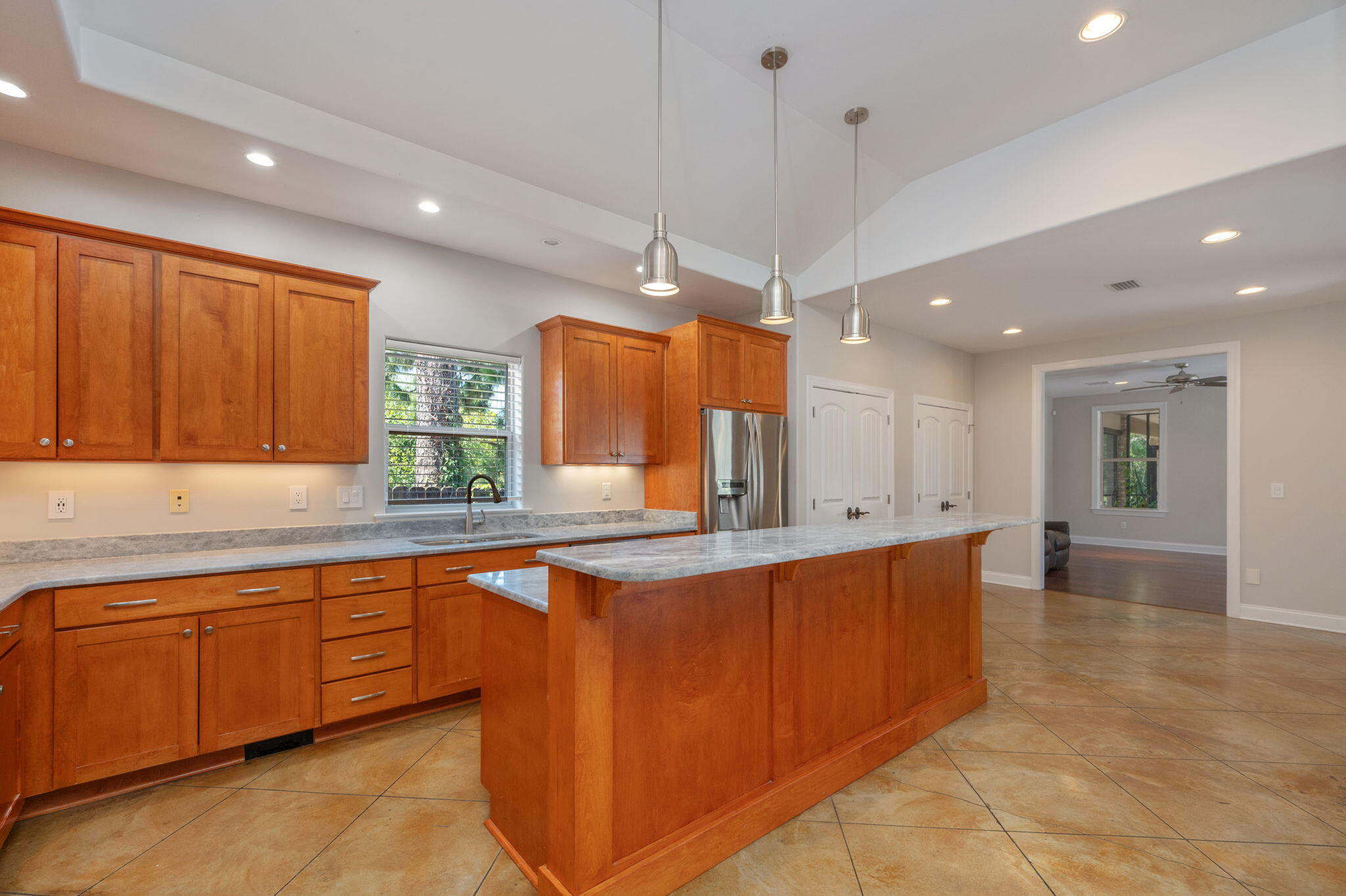 WOODLAND SHORES - Residential