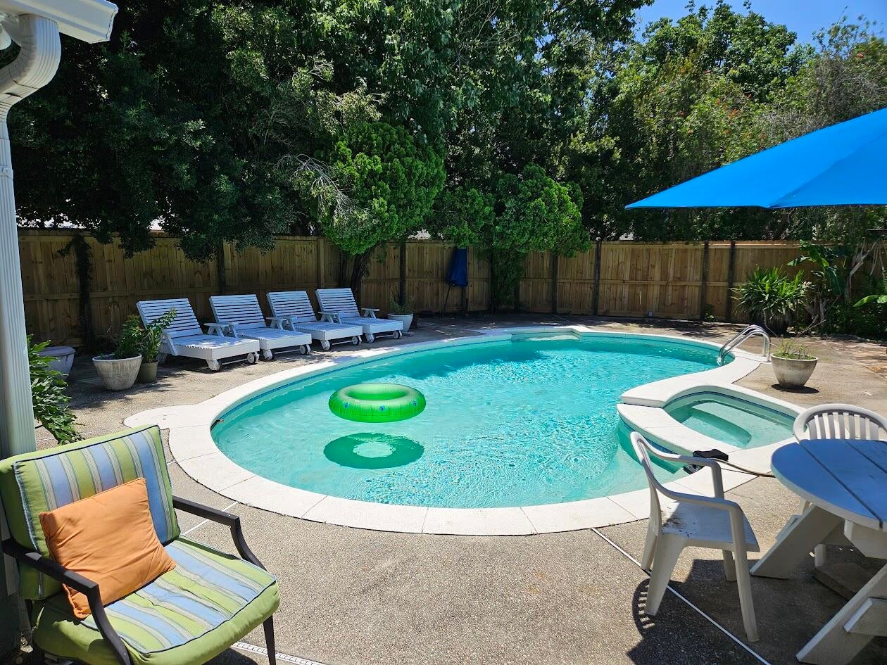 BAYVIEW MANOR 1ST ADDN - Residential