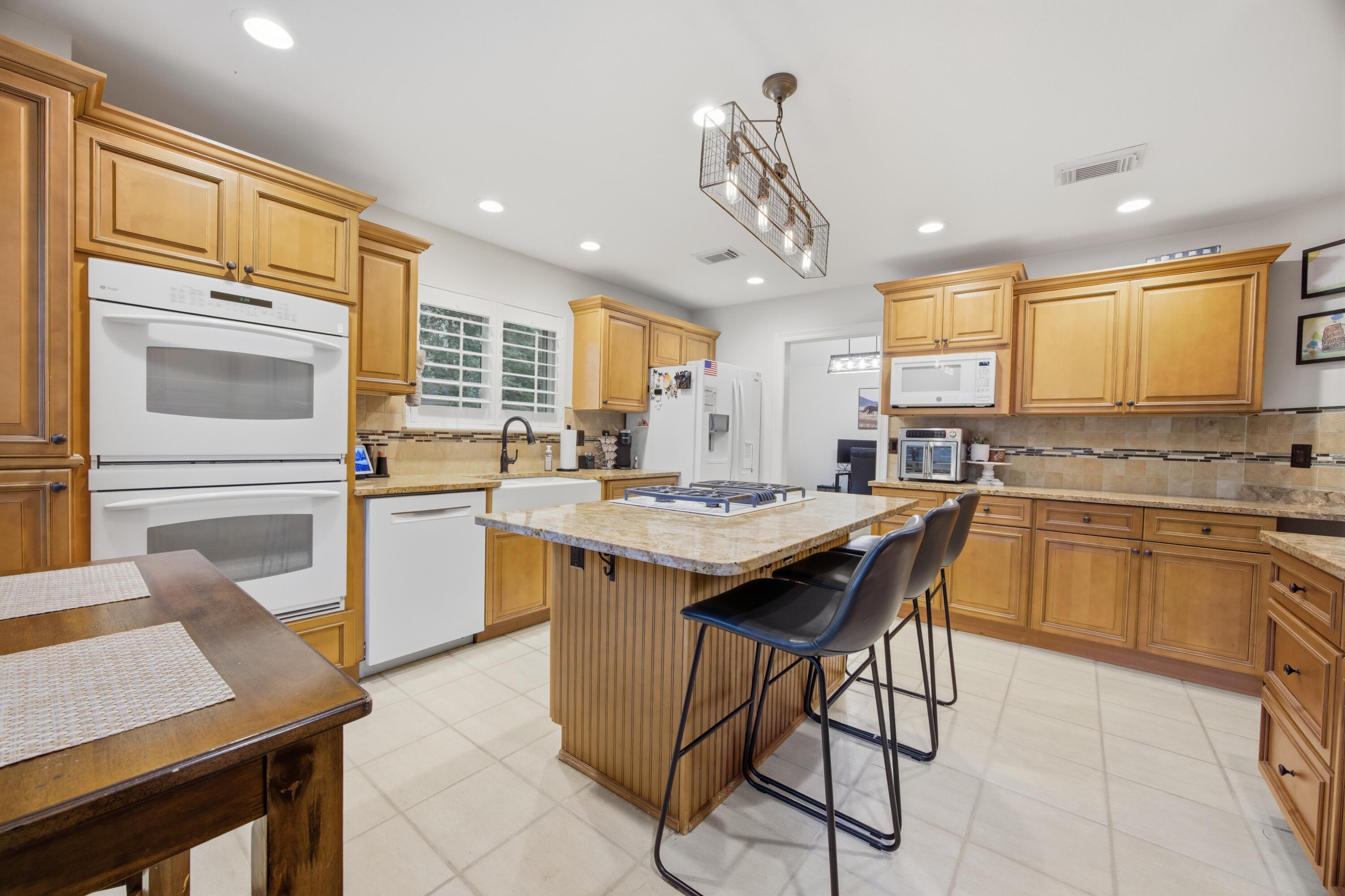 LAKE POINTE - Residential