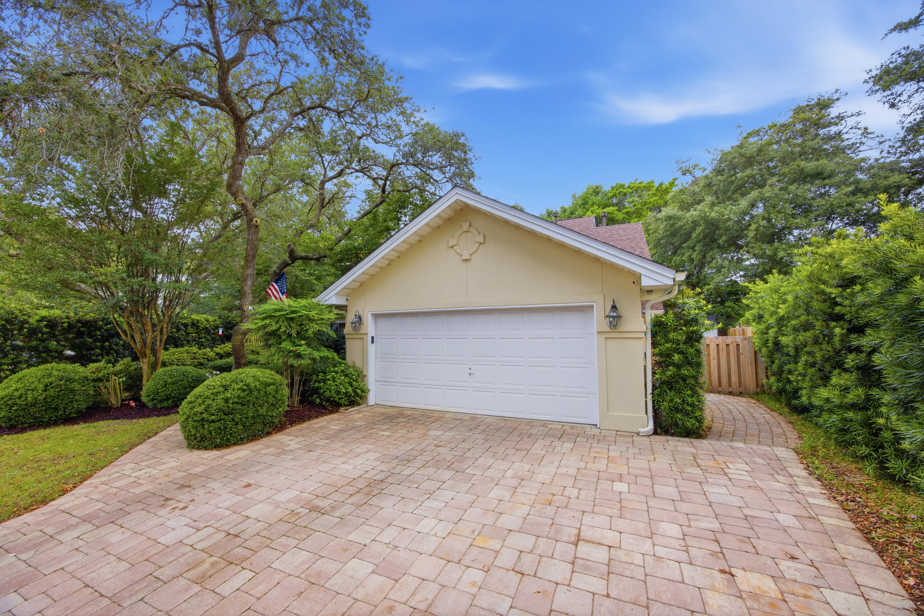 LAKE POINTE - Residential