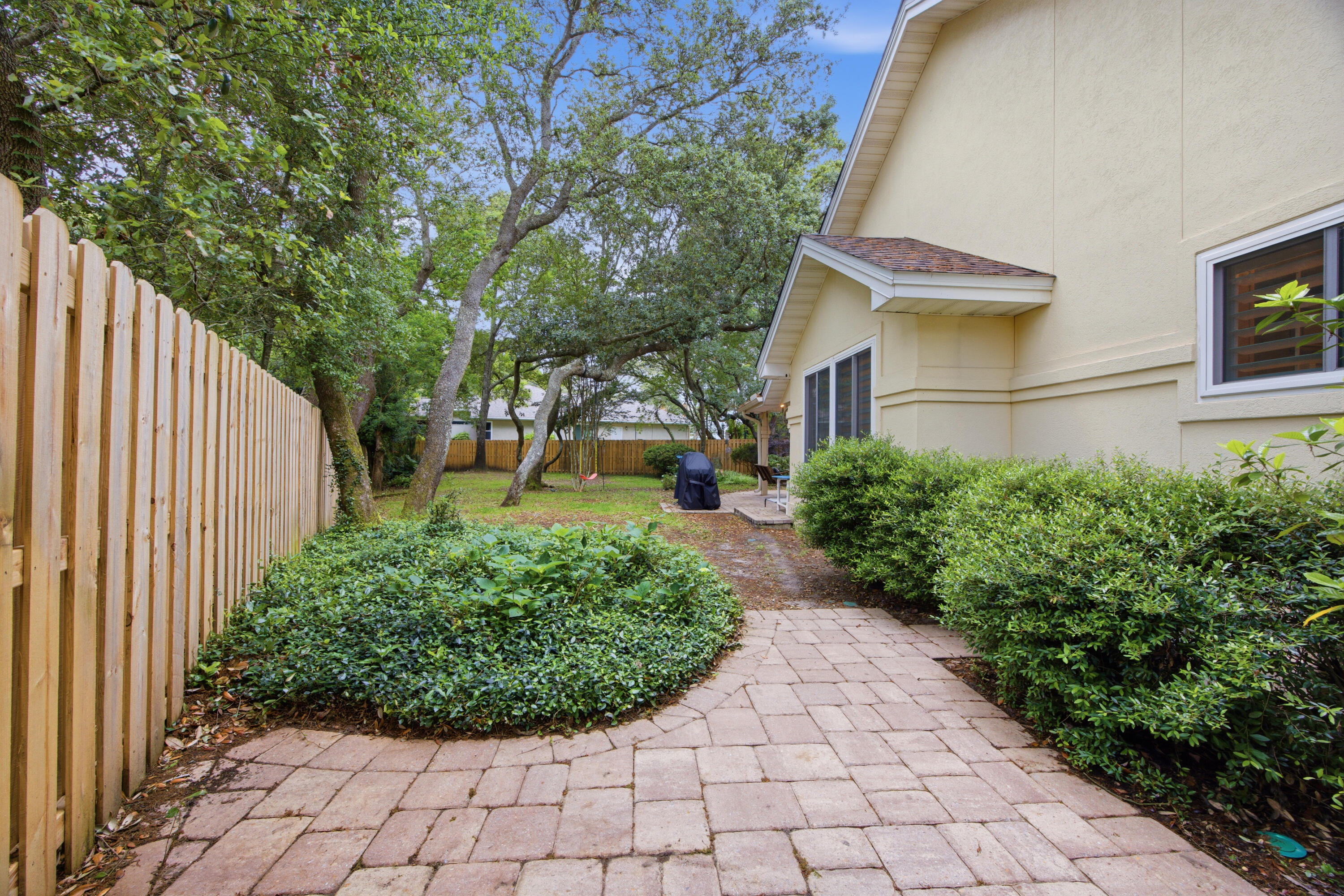 LAKE POINTE - Residential
