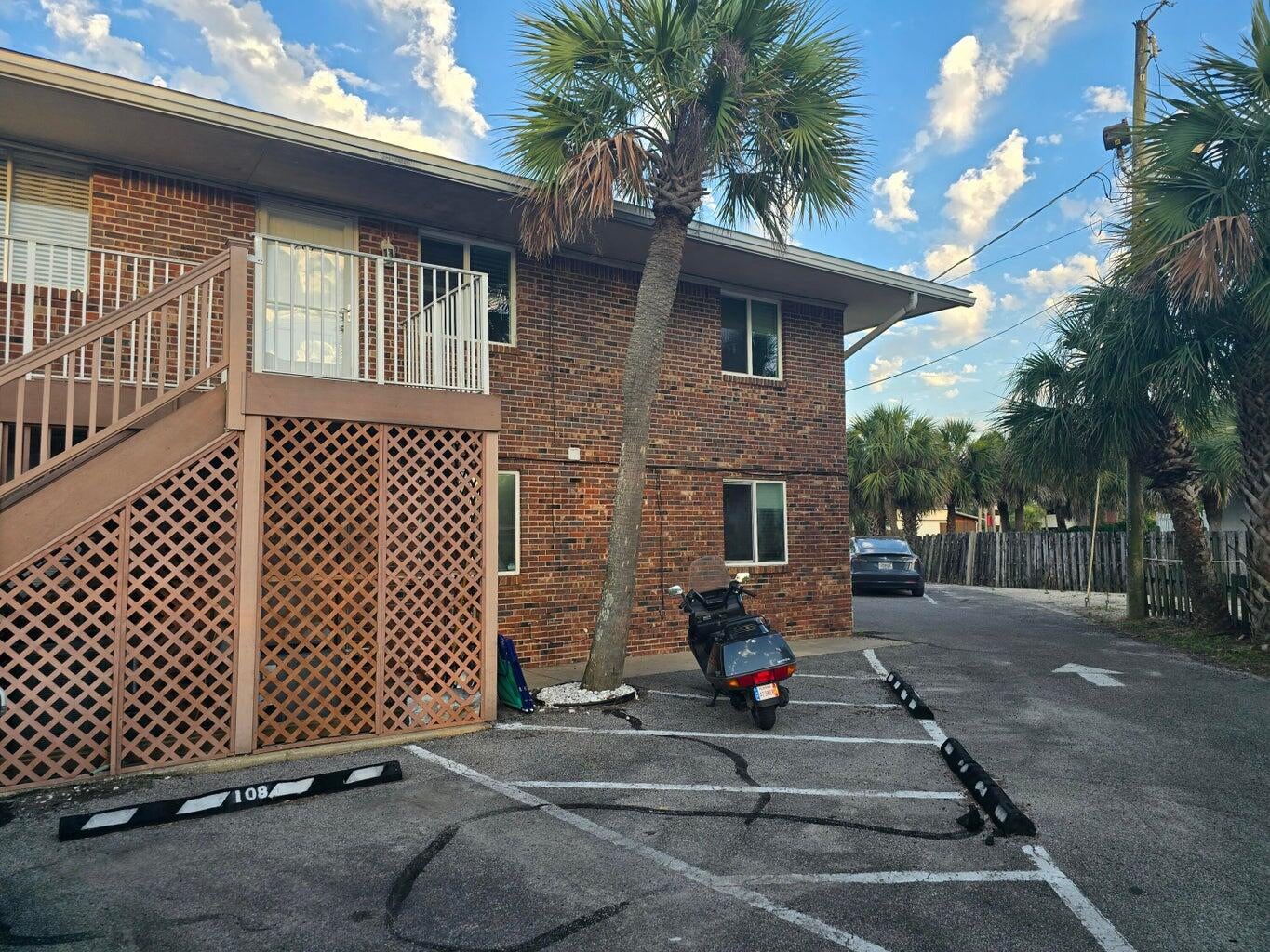 BREAKERS WEST - Residential Lease