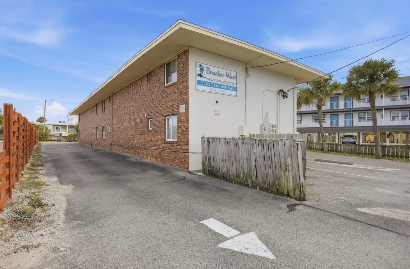 BREAKERS WEST - Residential Lease