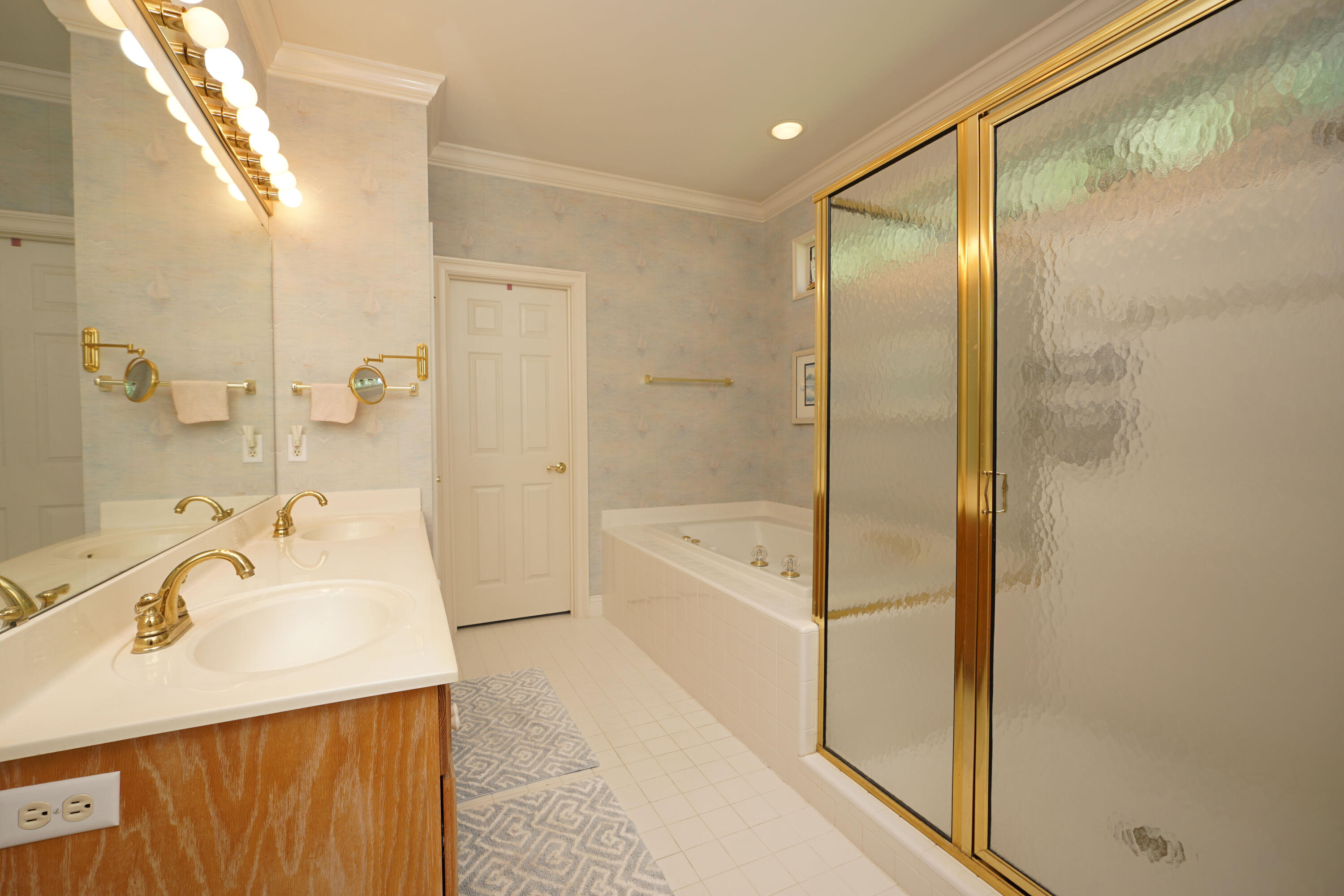 TURNBERRY PLACE - Residential