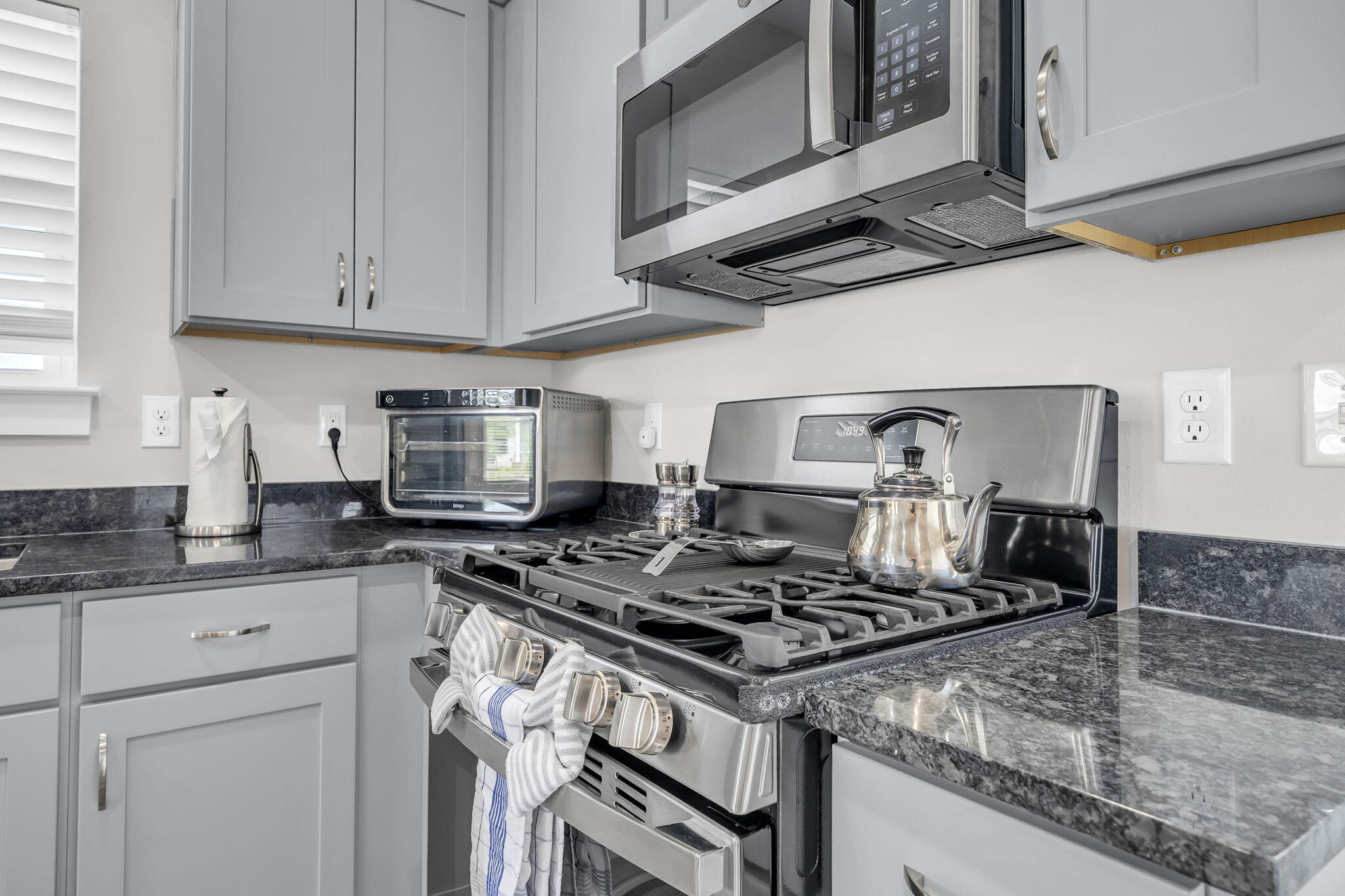 KAKE COTTAGES - Residential