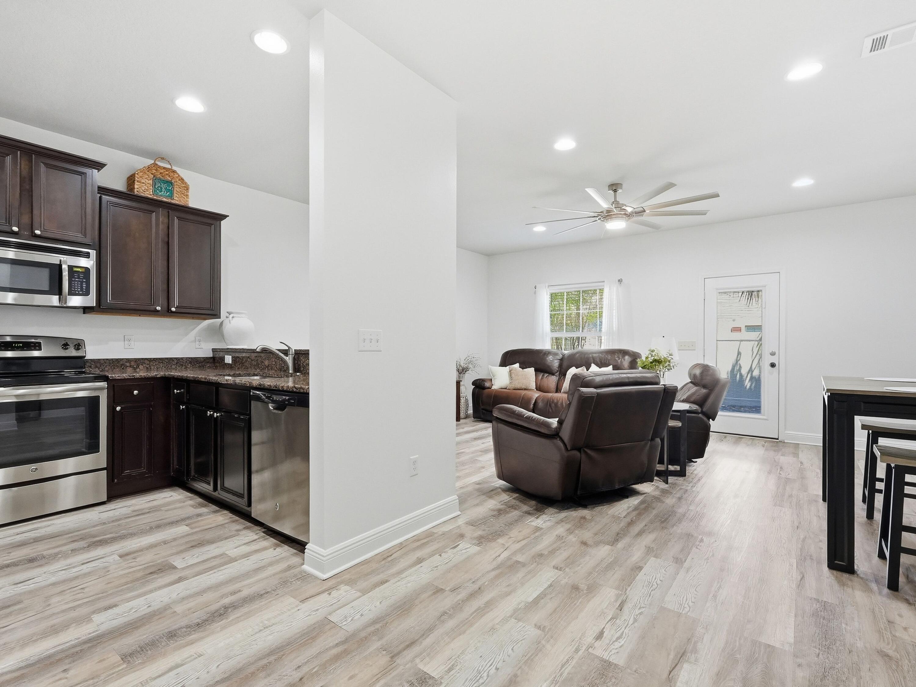 RESERVE POINTE - Residential